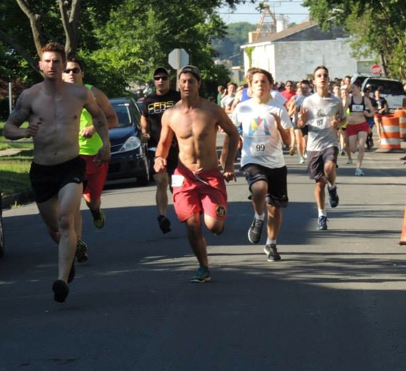 Perfect weather helped as runners threaded Cape Charles streets. (Photo courtesy Eric Hack)