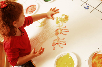 child-finger-painting